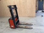 Linde L10 electric stacker 4