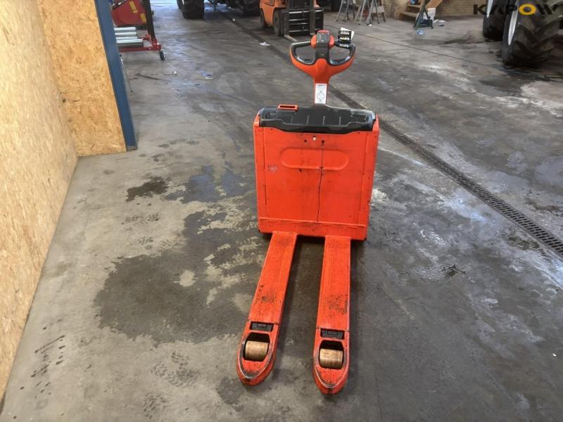 Linde T16 electric stacker 8