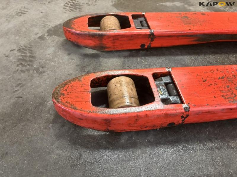 Linde T16 electric stacker 13