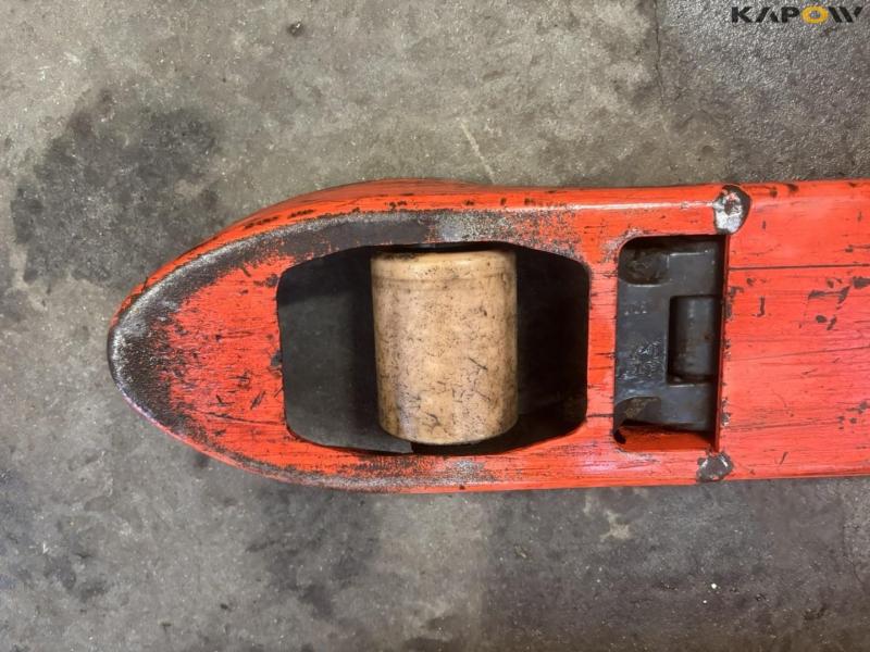 Linde T16 electric stacker 18