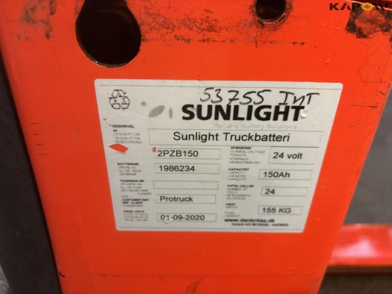 Linde T16 electric stacker 23