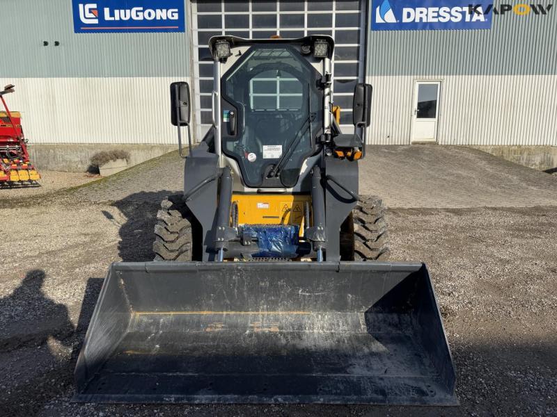 Liugong 385B skid steer loader 2