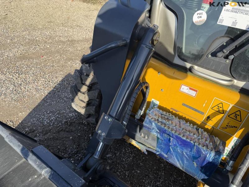 Liugong 385B skid steer loader 13