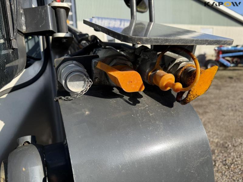 Liugong 385B skid steer loader 22