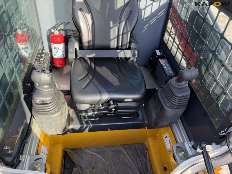 Liugong 385B skid steer loader 24