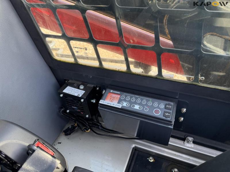 Liugong 385B skid steer loader 27