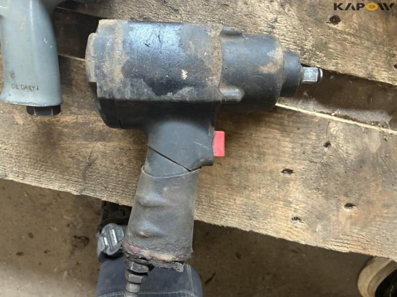 Air wrenches 18