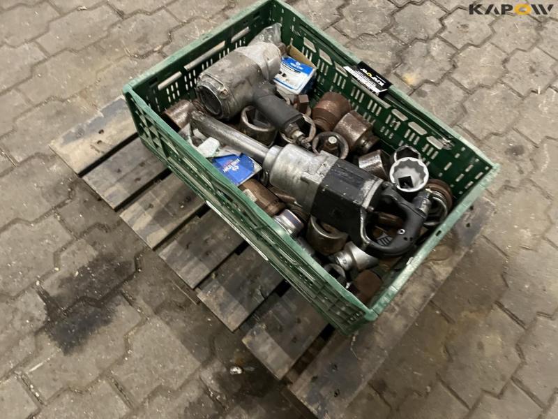 Air impact wrench with sockets 5