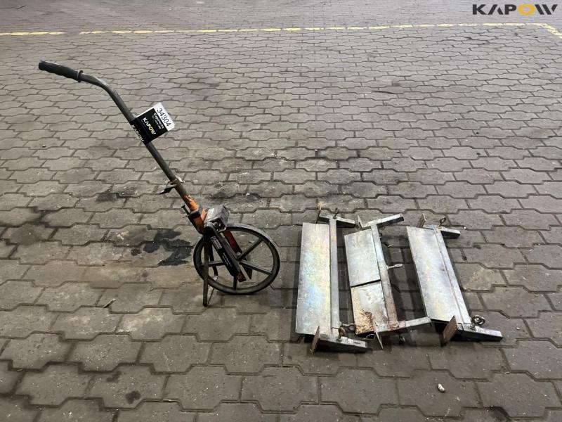 Measuring wheel and 3 pcs. tile screed 4