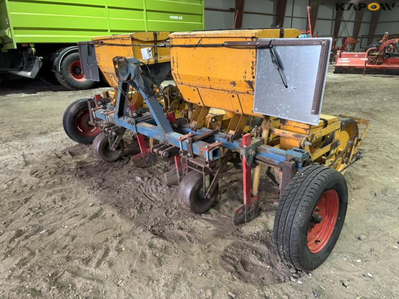 Corn seeder - 4 rows. 1