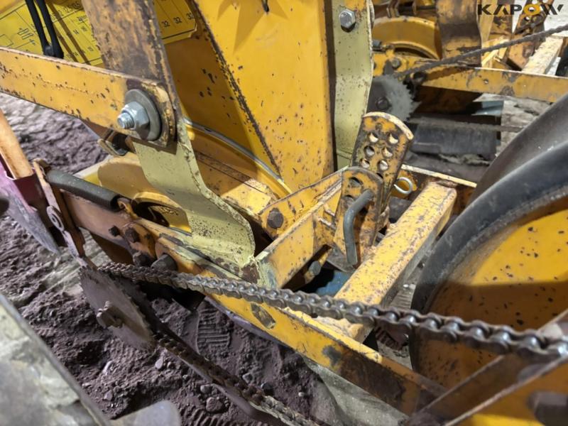 Corn seeder - 4 rows. 31