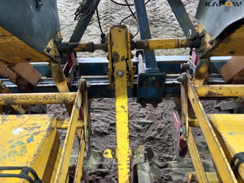 Corn seeder - 4 rows. 35