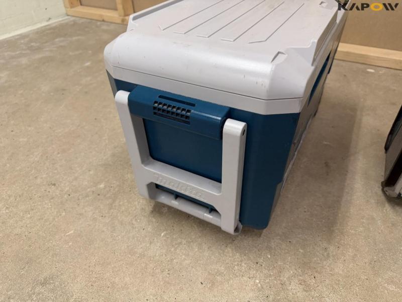 Makita coolbox and radio 11
