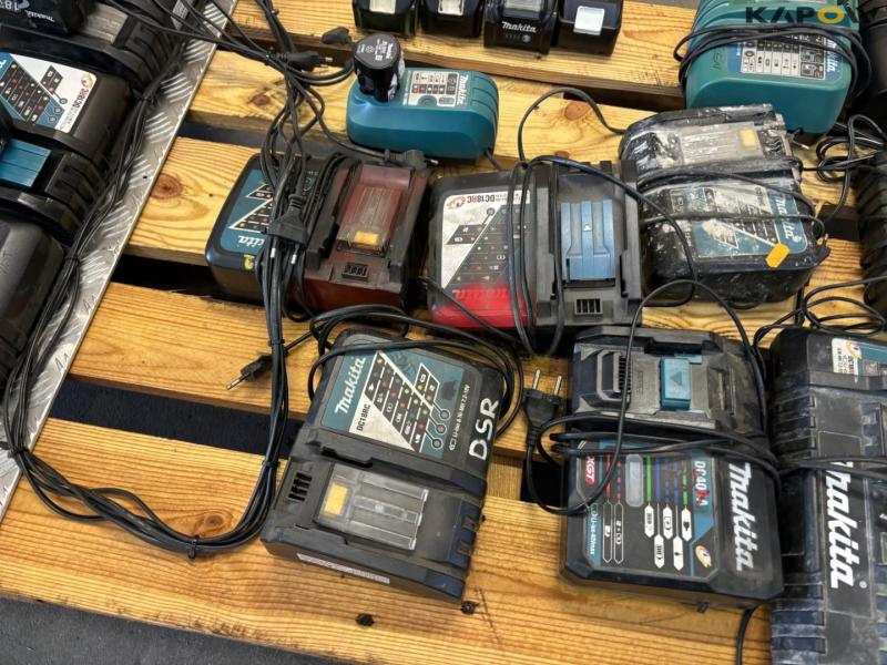 Makita charger and batteries - large lot 6