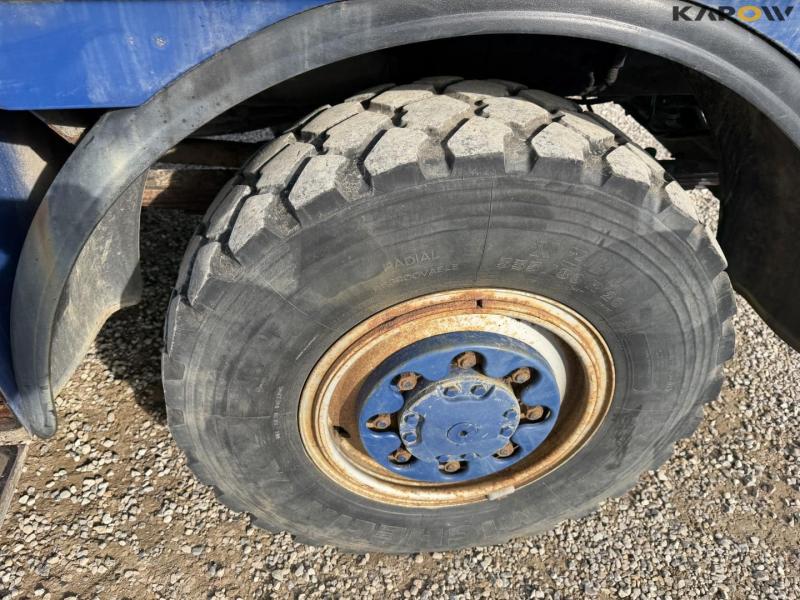 Man running workshop 25