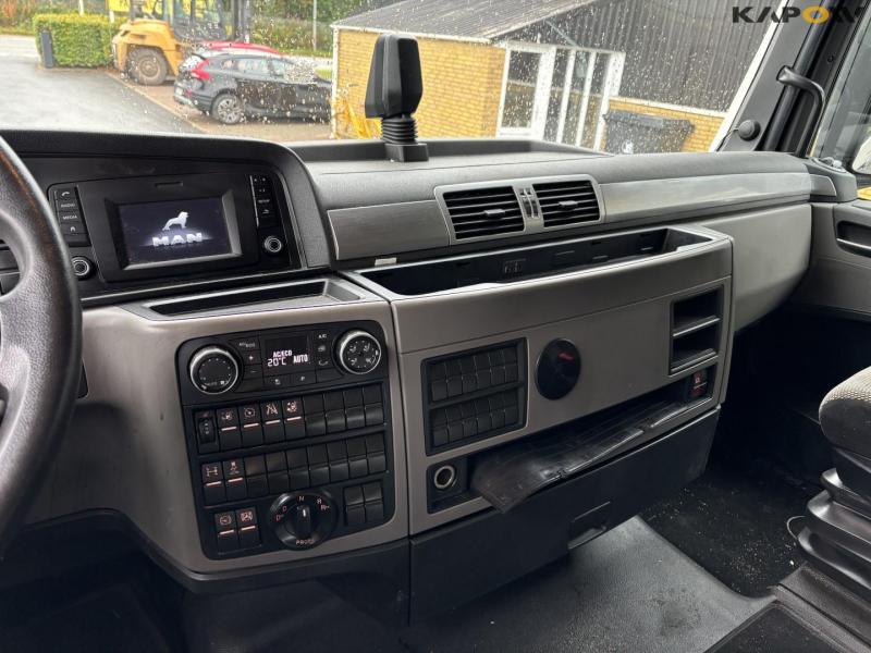 MAN TGX 18,500 truck 22