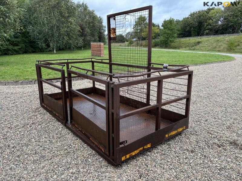 Crew basket for pallet forks 5