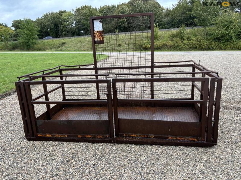 Crew basket for pallet forks 6