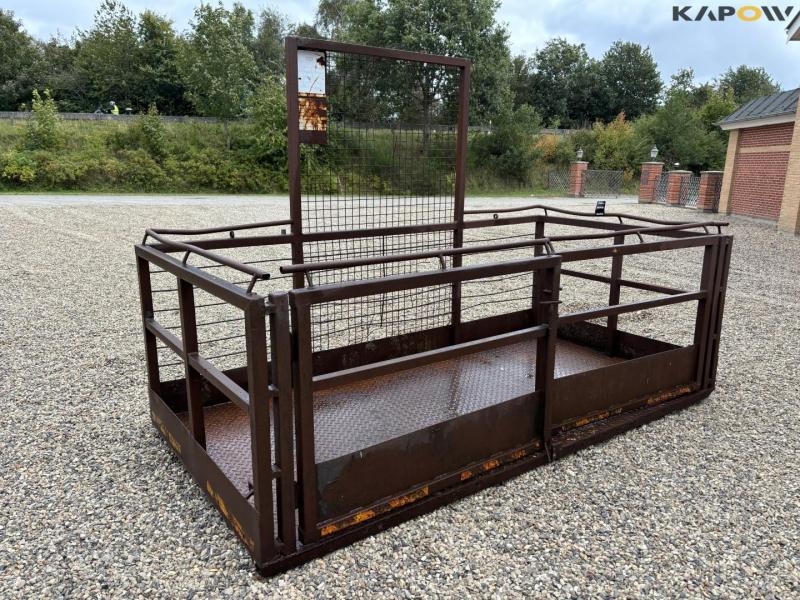 Crew basket for pallet forks 7