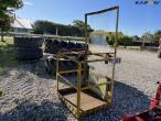 Crew basket for forklift forks 4