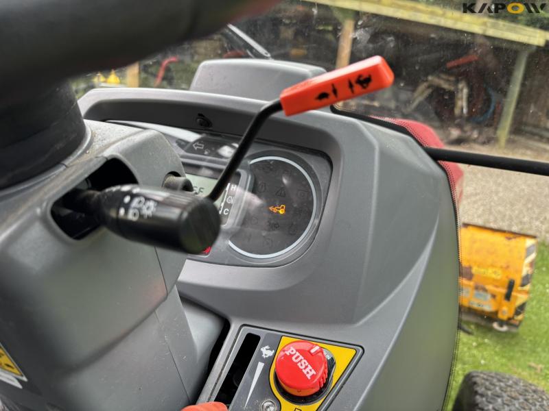 Massey Ferguson 1735 4WD tractor 69