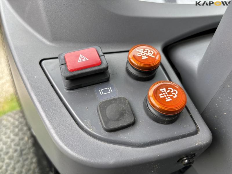 Massey Ferguson 1735 4WD tractor 72