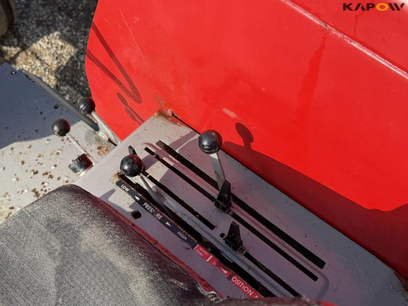 Massey Ferguson 1080 tractor 29