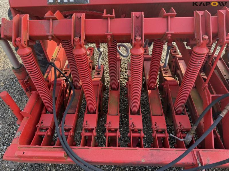 Massey Ferguson 130 seed drill 21
