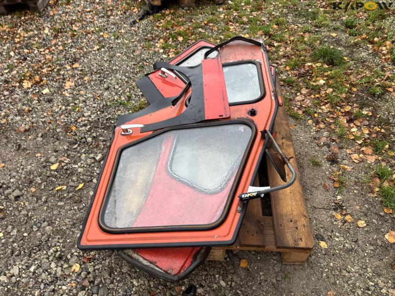 Massey Ferguson 135 doors 4