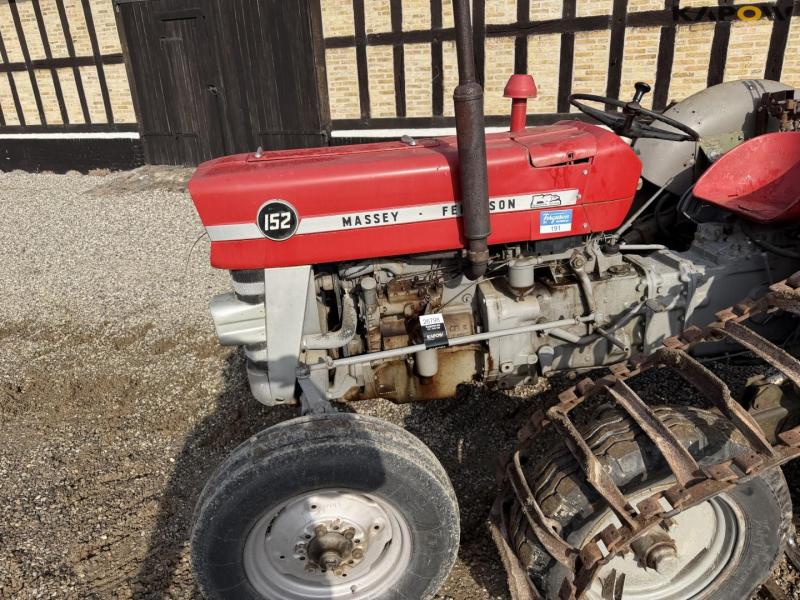 Massey Ferguson 152 tractor 9