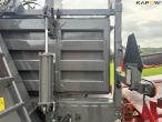 Massey Ferguson 2190 baler with trailer 31
