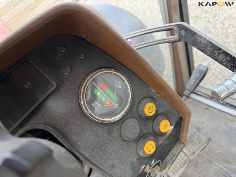 Massey Ferguson 2725 electronic tractor 48