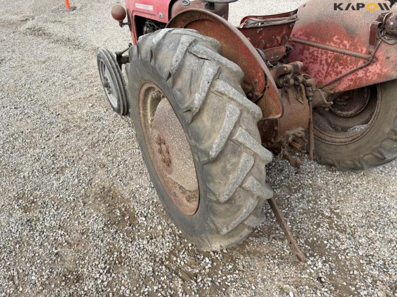 Massey Ferguson 35 tractor 33