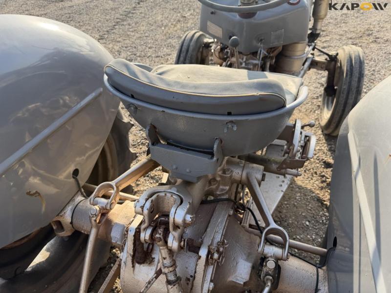 Massey Ferguson 35 tractor 33