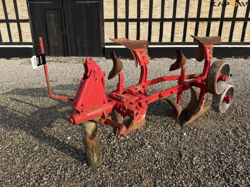 Massey Ferguson 46 plow 1