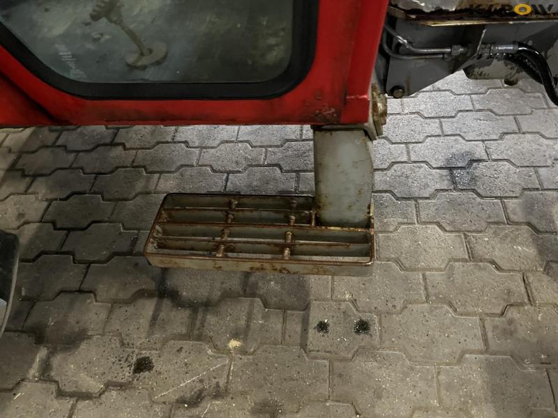 Massey Ferguson 550 tractor 18