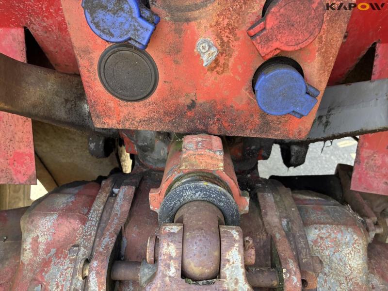 Massey Ferguson 590 tractor 33