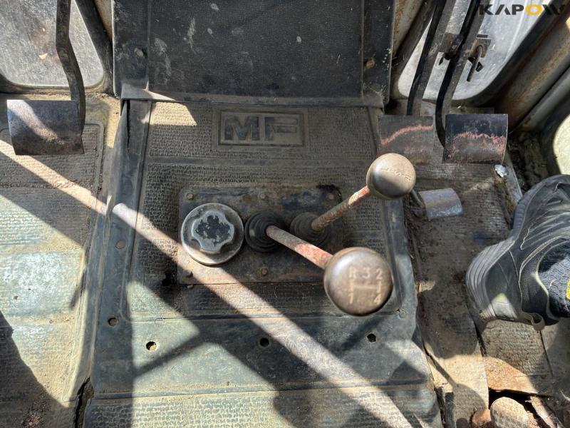 Massey Ferguson 590 tractor 52