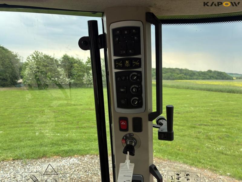 Massey Ferguson 6715S Dyna-6 tractor 39