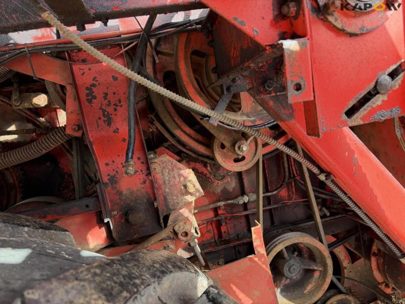 Massey Ferguson 760 combine harvester 10