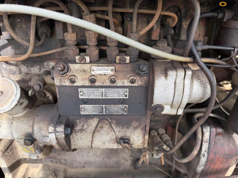 Massey Ferguson 835 tractor 11