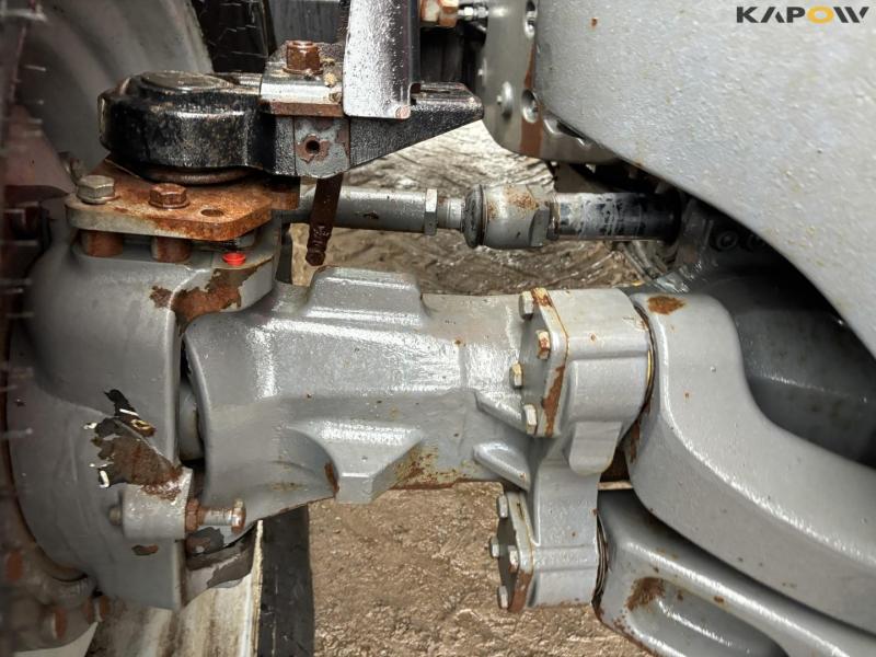 Massey Ferguson 8690 tractor 16