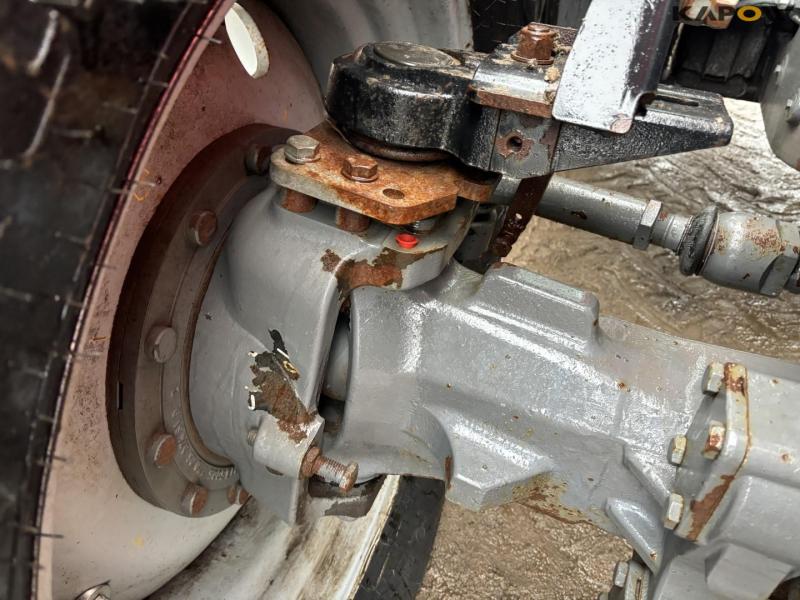 Massey Ferguson 8690 tractor 17