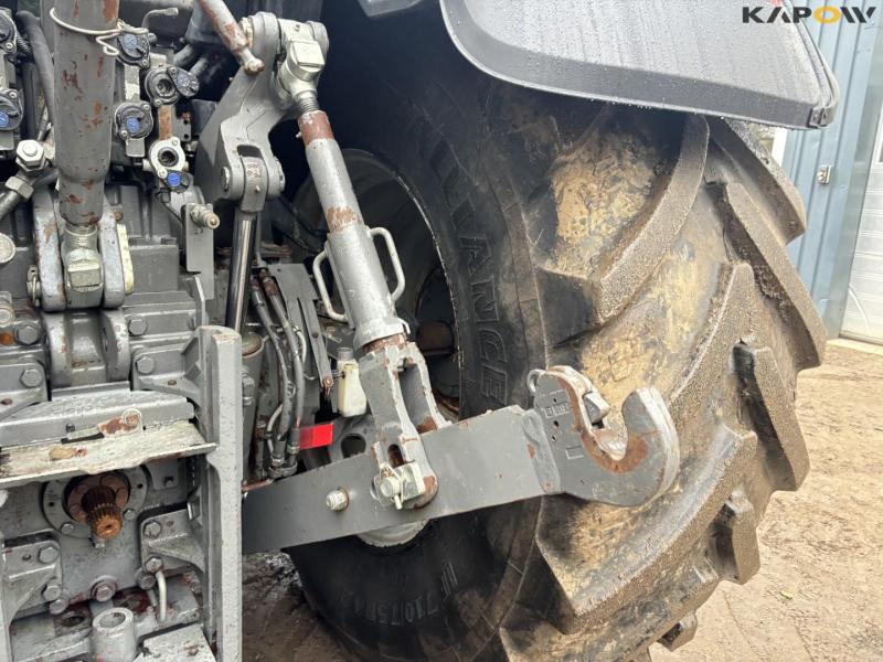 Massey Ferguson 8690 tractor 25