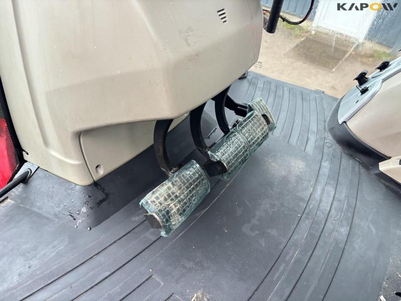 Massey Ferguson 8690 tractor 43