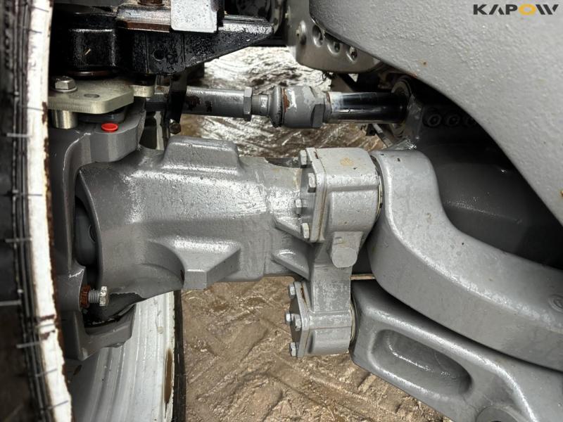 Massey Ferguson 8740S tractor 17