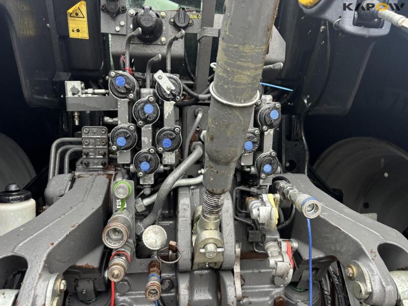 Massey Ferguson 8740S tractor 23