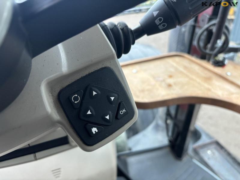 Massey Ferguson 8740S tractor 50