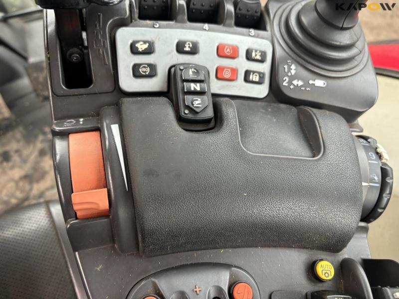 Massey Ferguson 8740S tractor 59