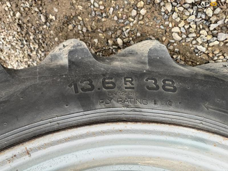 Massey Ferguson 90 tractor 49